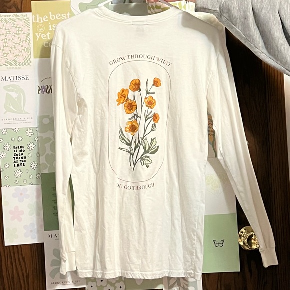 RUE 21 long sleeve tee - Picture 2 of 2